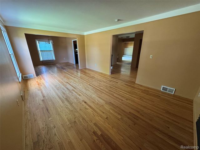 28330 Lahser Rd Road, Southfield, MI 48034