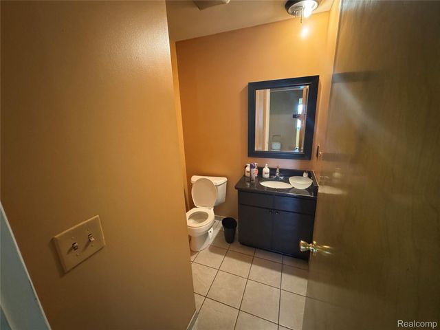 28330 Lahser Rd Road, Southfield, MI 48034