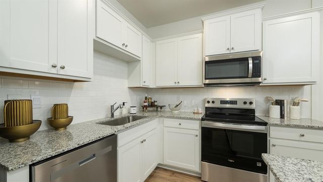 508 Woodcreek Circle 6, Atlanta, GA 30331
