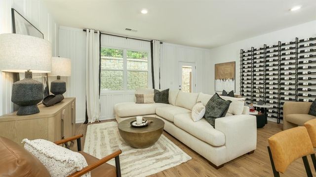 508 Woodcreek Circle 6, Atlanta, GA 30331