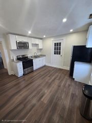 1 Rockdale Ave 2, Lowell, MA 01854