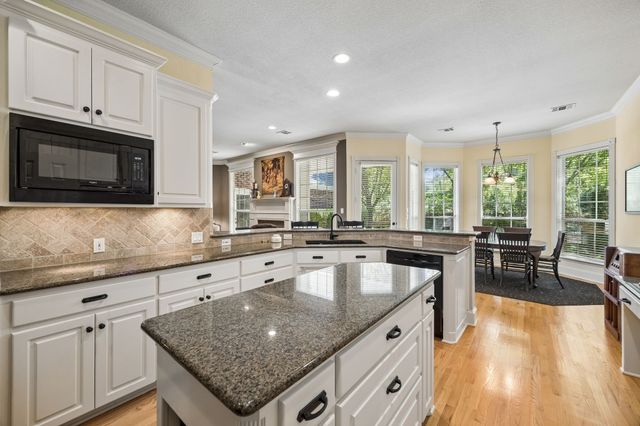 3718 Lakeview Drive, Grapevine, TX 76051