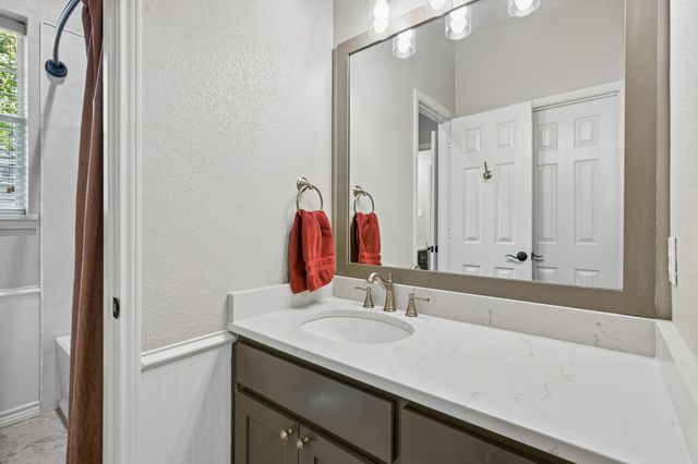 3718 Lakeview Drive, Grapevine, TX 76051