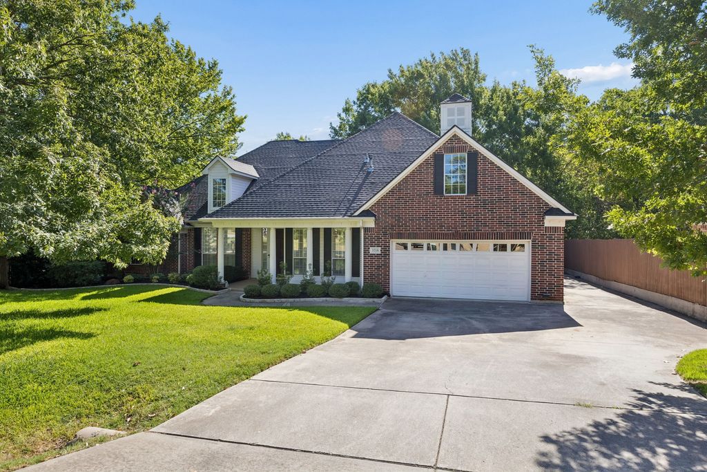 3718 Lakeview Drive, Grapevine, TX 76051
