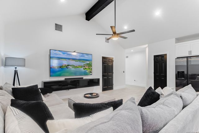 629 ASPEN LN, Cottonwood Shores, TX 78657