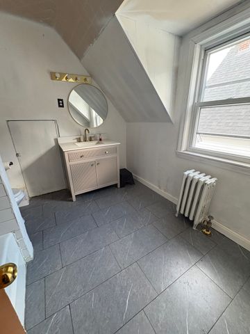 1088 Bridge St, Lowell, MA 01850