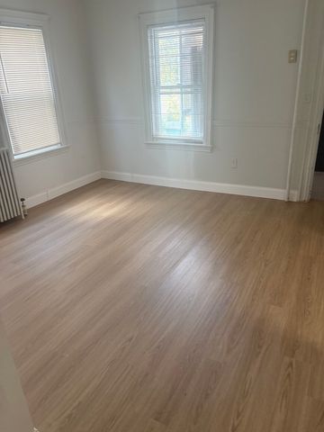 1088 Bridge St, Lowell, MA 01850