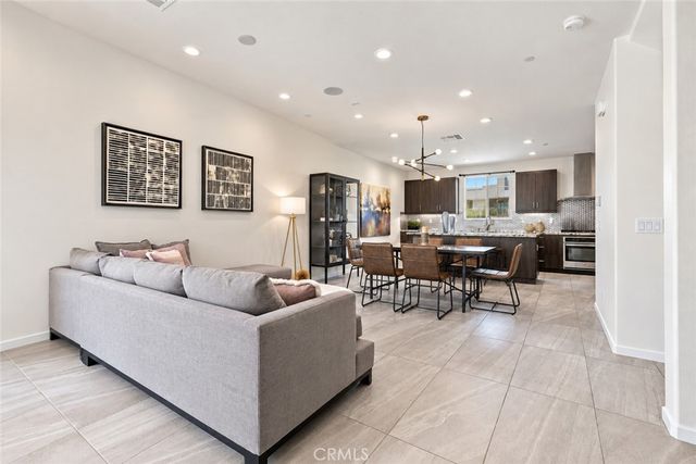 151 Cadence, Irvine, CA 92618
