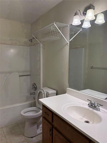 126 Oak Circle S, Stockbridge, GA 30281
