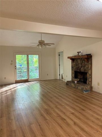 126 Oak Circle S, Stockbridge, GA 30281