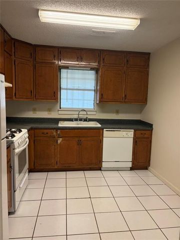 126 Oak Circle S, Stockbridge, GA 30281