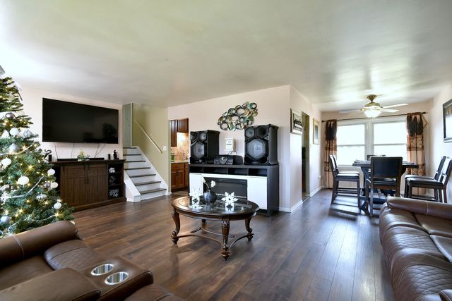 7260 ROSEWOOD Street, Hanover Park, IL 60133