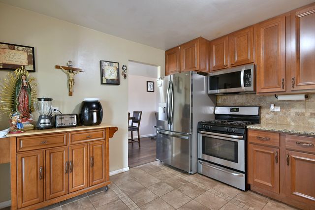 7260 ROSEWOOD Street, Hanover Park, IL 60133