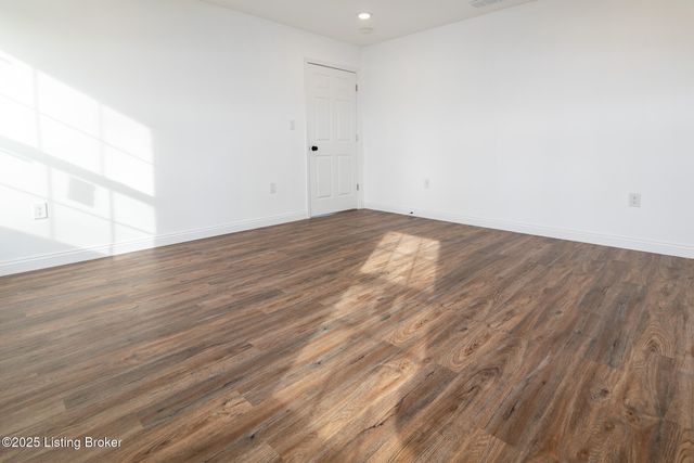 1904 Donald Dr, Louisville, KY 40216