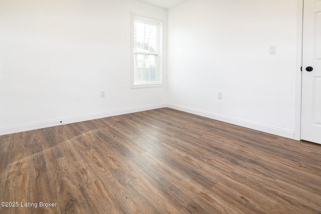 1904 Donald Dr, Louisville, KY 40216