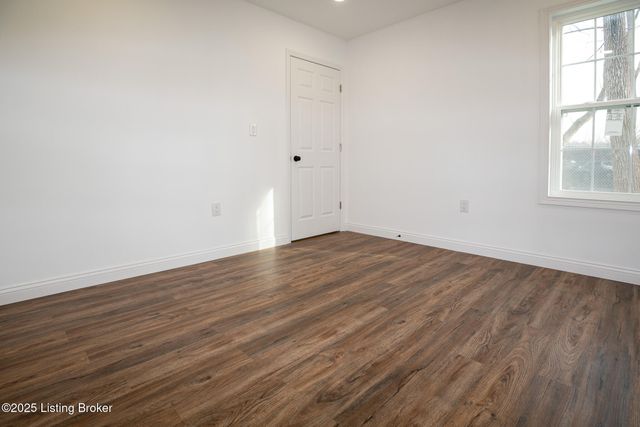 1904 Donald Dr, Louisville, KY 40216