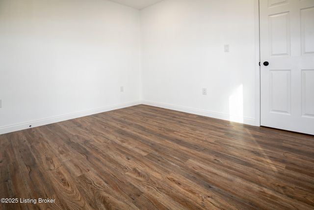 1904 Donald Dr, Louisville, KY 40216