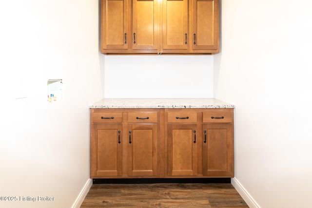 1904 Donald Dr, Louisville, KY 40216