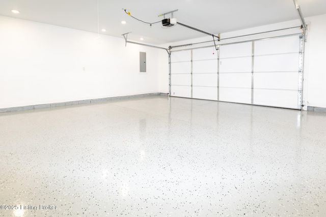 1904 Donald Dr, Louisville, KY 40216