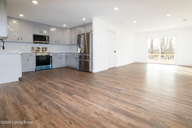 1904 Donald Dr, Louisville, KY 40216