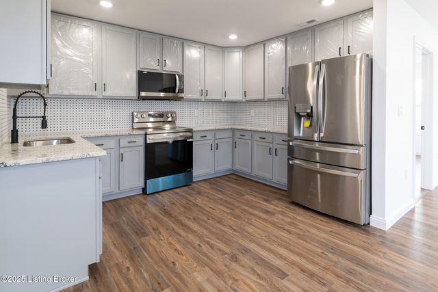 1904 Donald Dr, Louisville, KY 40216