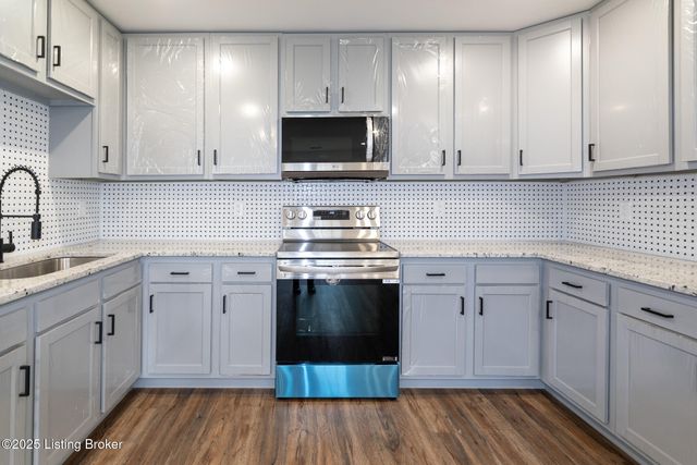 1904 Donald Dr, Louisville, KY 40216