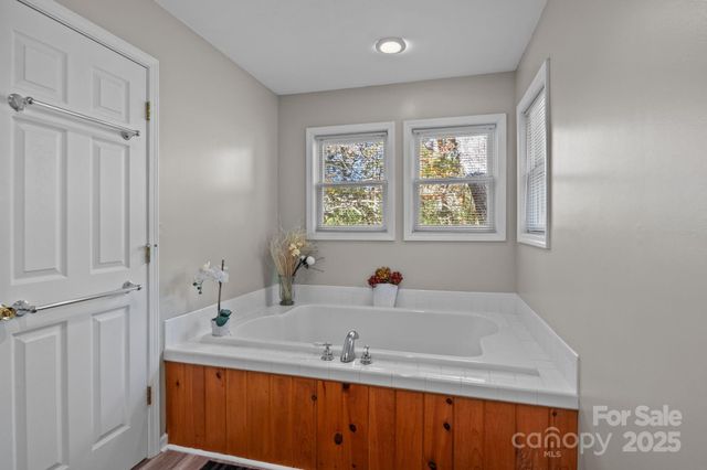 265 Dameron Drive, Blowing Rock, NC 28605