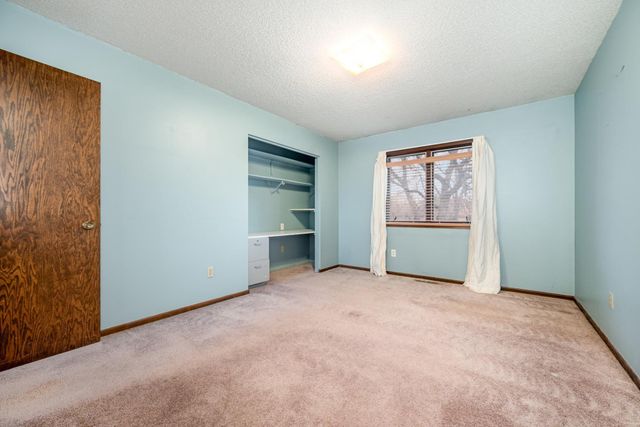 1009 4th Avenue E, Shakopee, MN 55379