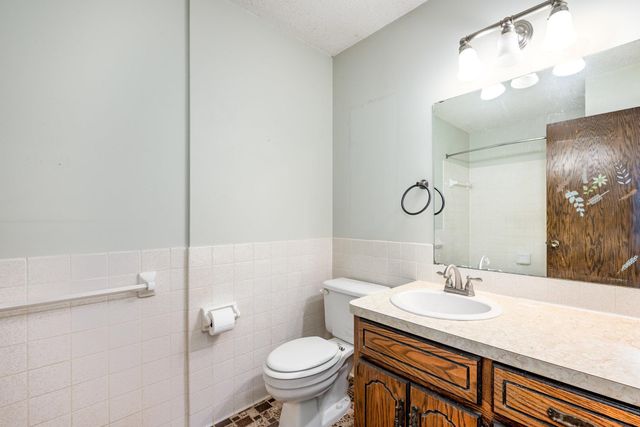 1009 4th Avenue E, Shakopee, MN 55379