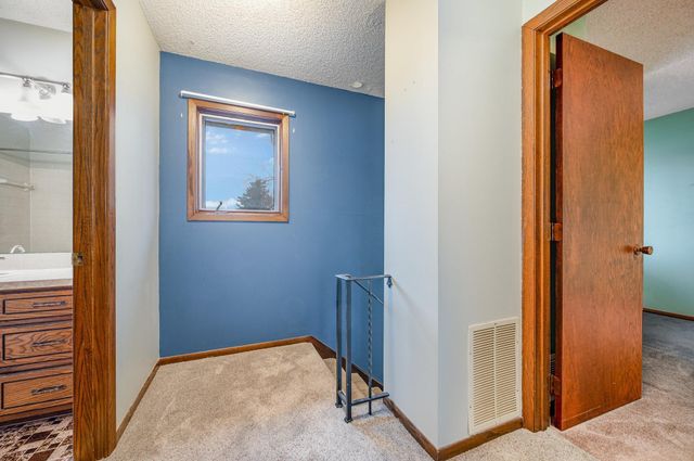 1009 4th Avenue E, Shakopee, MN 55379