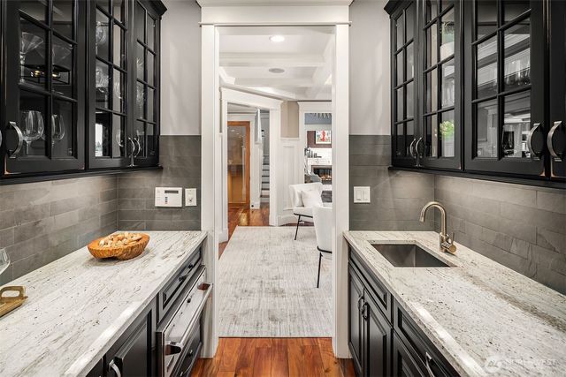 8617 NE 20th Street, Clyde Hill, WA 98004