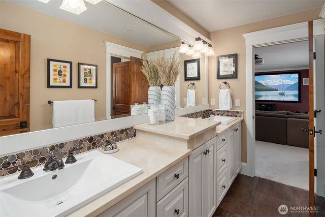 8617 NE 20th Street, Clyde Hill, WA 98004