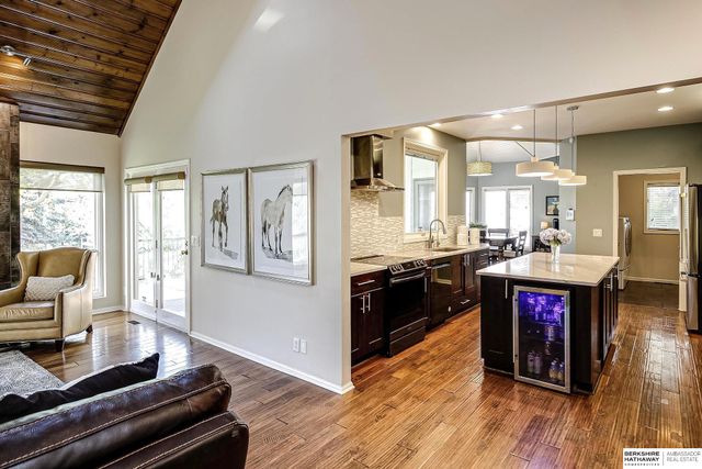 15511 Pierce Circle, Omaha, NE 68144