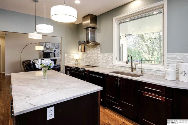 15511 Pierce Circle, Omaha, NE 68144