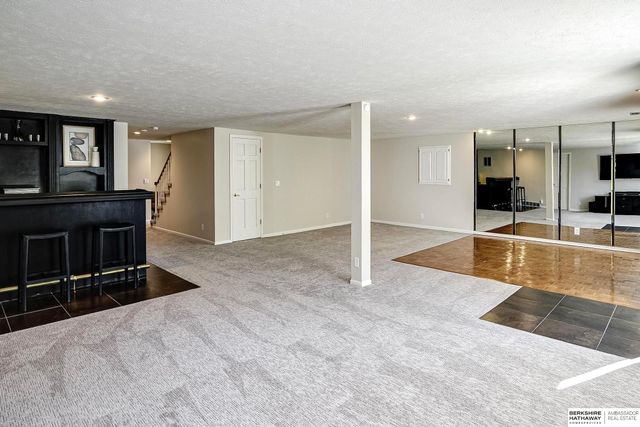 15511 Pierce Circle, Omaha, NE 68144