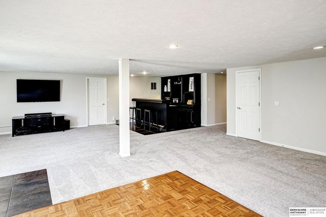 15511 Pierce Circle, Omaha, NE 68144