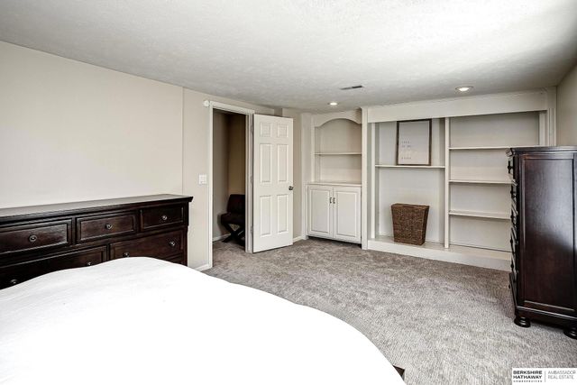 15511 Pierce Circle, Omaha, NE 68144