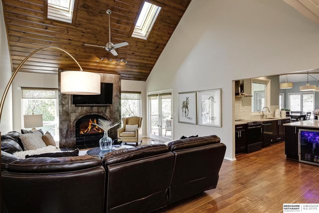 15511 Pierce Circle, Omaha, NE 68144