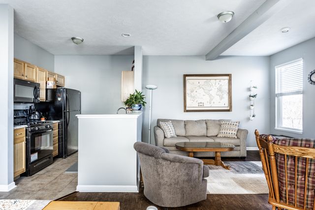 6220 Bishops Pond Lane, Indianapolis, IN 46268