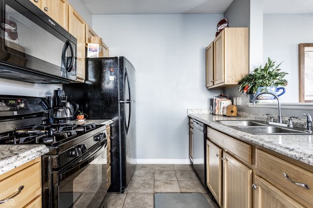 6220 Bishops Pond Lane, Indianapolis, IN 46268