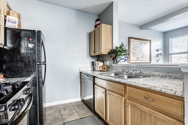 6220 Bishops Pond Lane, Indianapolis, IN 46268