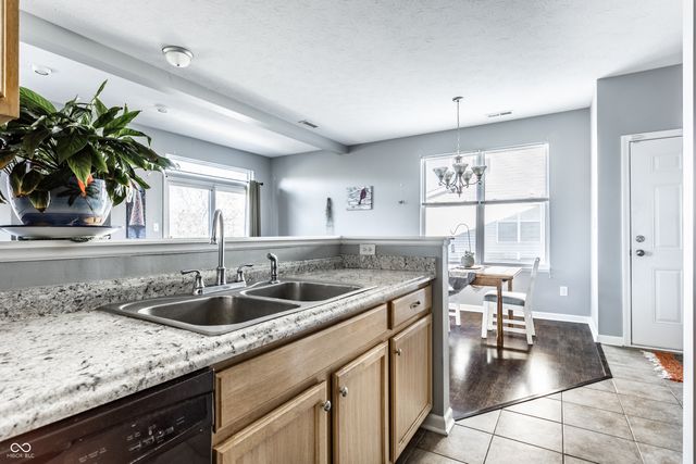 6220 Bishops Pond Lane, Indianapolis, IN 46268