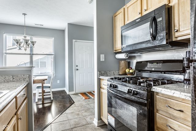 6220 Bishops Pond Lane, Indianapolis, IN 46268