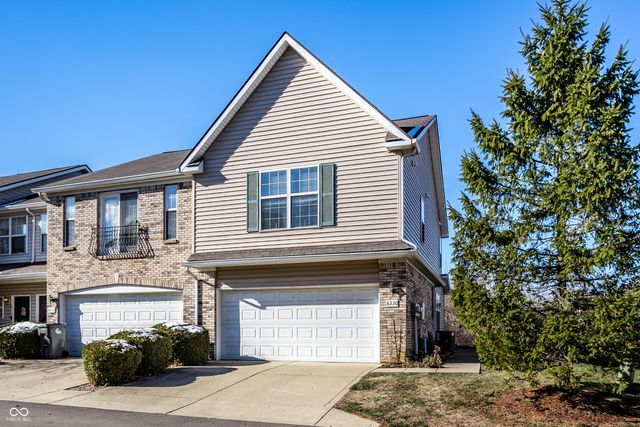 6220 Bishops Pond Lane, Indianapolis, IN 46268