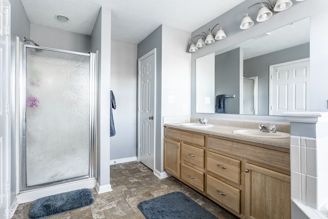 6220 Bishops Pond Lane, Indianapolis, IN 46268