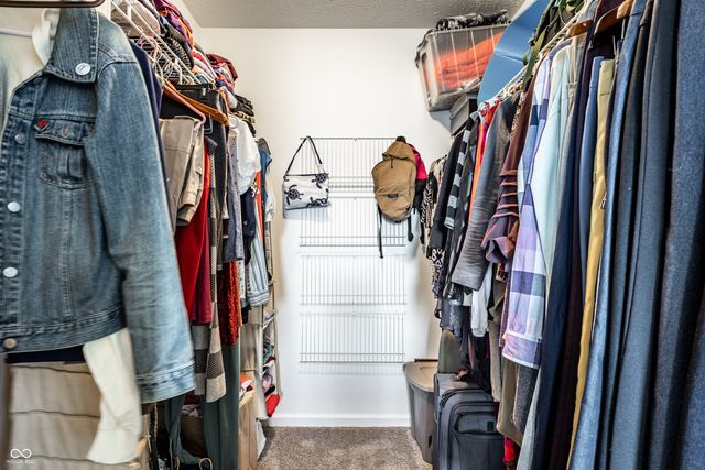 6220 Bishops Pond Lane, Indianapolis, IN 46268