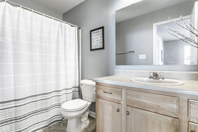 6220 Bishops Pond Lane, Indianapolis, IN 46268