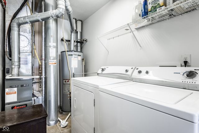 6220 Bishops Pond Lane, Indianapolis, IN 46268