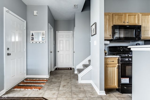 6220 Bishops Pond Lane, Indianapolis, IN 46268