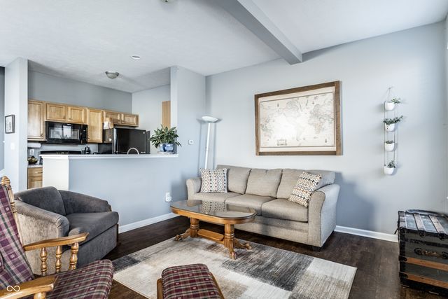 6220 Bishops Pond Lane, Indianapolis, IN 46268